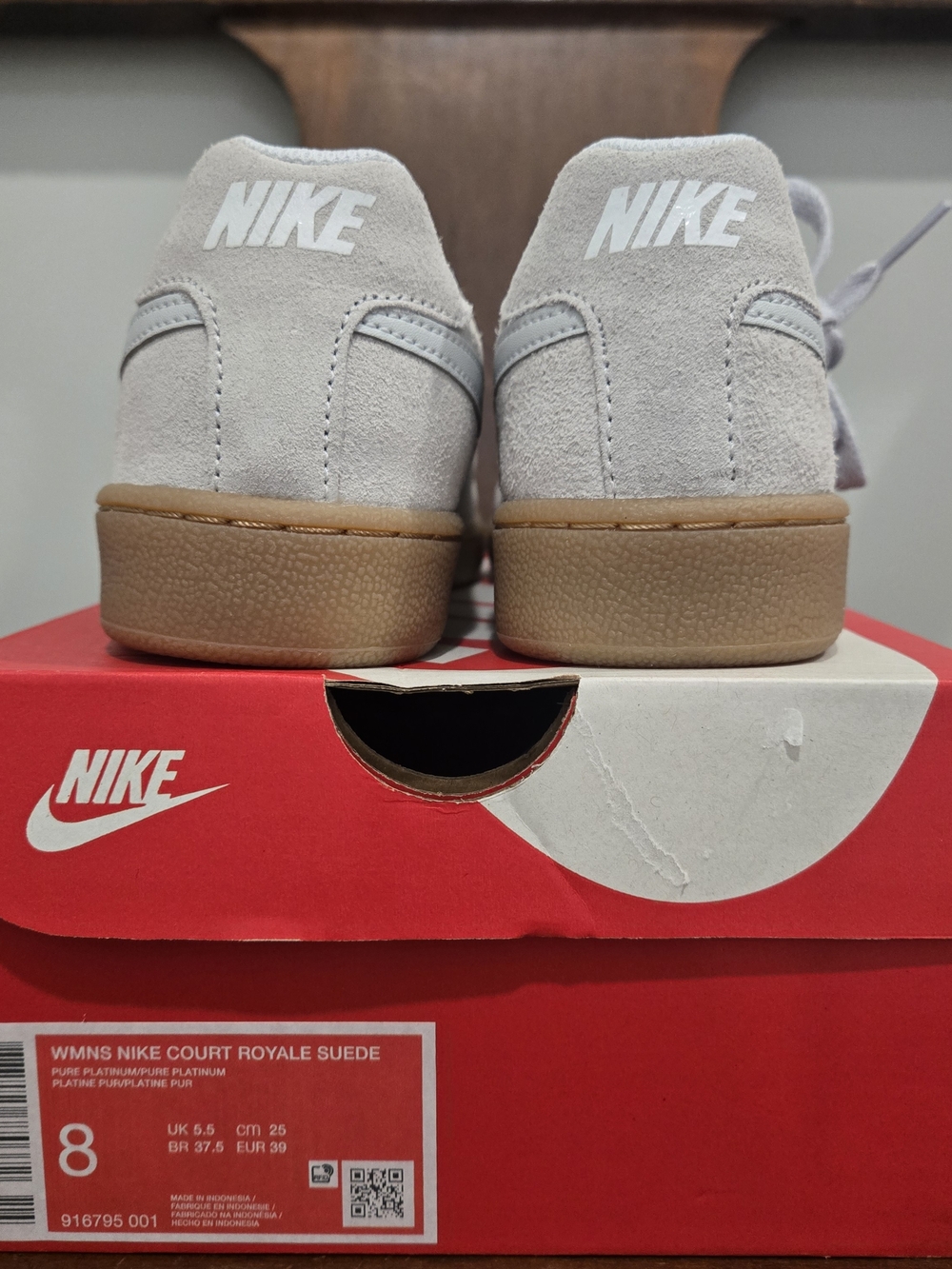 Nike Light Gray Suede Womens 8 Sneakers with Gum Sole - Picture 4 of 9